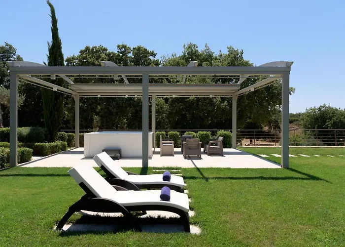Stolidi Mou Treehouse