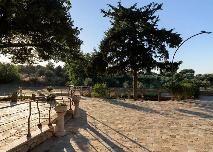 Stolidi Mou Treehouse